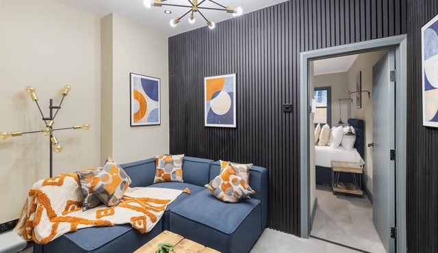 Modern & Funky 3-BR Duplex with Games Room & Sauna