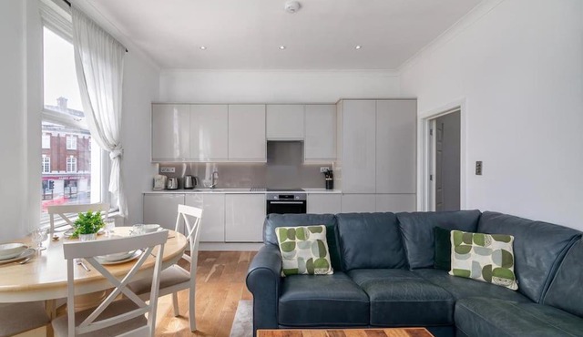 Modern Spacious 2 Bedroom Flat near Richmond Park