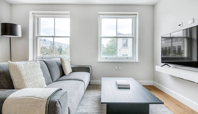 Modern Waterloo 2BR open plan with Balcony on Lower Marsh, by Blueground
