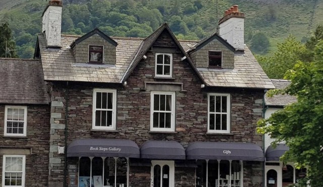 Newly refurbished 2 bedroom, 2 bathroom apartment right in the heart of Grasmere