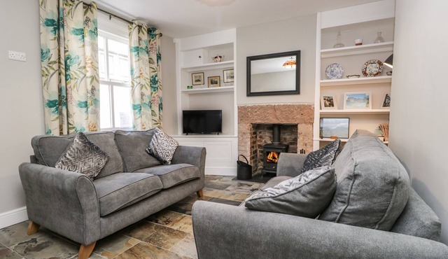 NO.2 WATERLOO STREET, family friendly, with open fire in Cockermouth