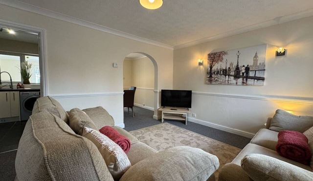 Olive House Long Stay Discounts Sleeps 8 Parking