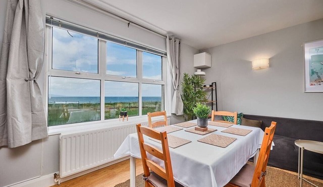 Panoramic Sea View Beach Apartment