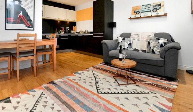 Pass the Keys | Perfectly Located 2 Bed Apartment