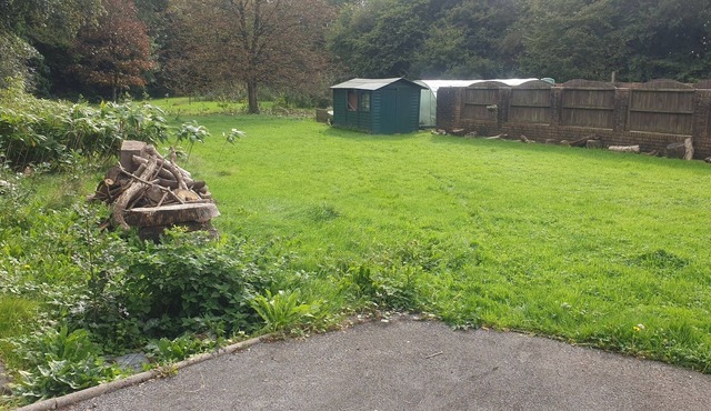 Peaceful Secluded One Bedroom Chalet – Sleeps 4, Large Garden, Pets Welcome