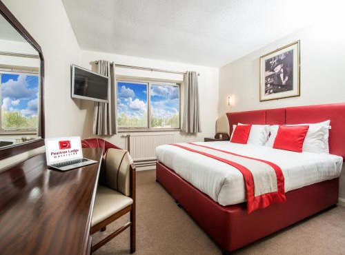 Peartree Lodge Waterside in Milton Keynes