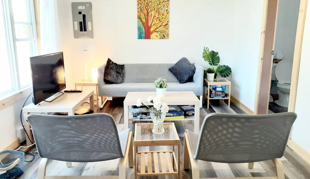 Pebbles Beach Resort - Sandpiper cottage in Prince Edward