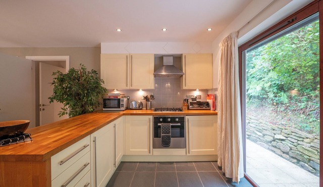Pet Friendly Luxury 5* 3 Bedroom Cottage with Hot Tub