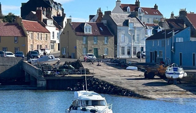 Planners House is a detached house on the harbour