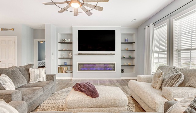 Private Beach & Deck: Bayfront Home in Hayes! in Hayes