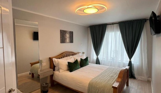 Private Entrance En-suite
