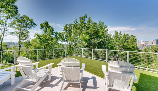 Private retreat with great views of downtown Cincinnati in Covington