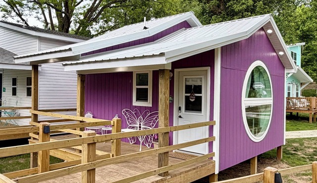 Purple Tiny House with Fire pit & Nature in Cape Girardeau