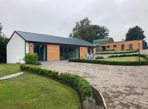 Purpose built 3 bedroom holiday barn