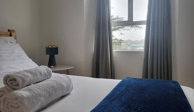 Quiet 1Br Retreat- Fast Internet- Walk-In Shower