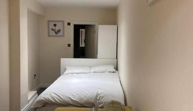 Quiet Double Room Ensuite Marble Bathroom South Croydon