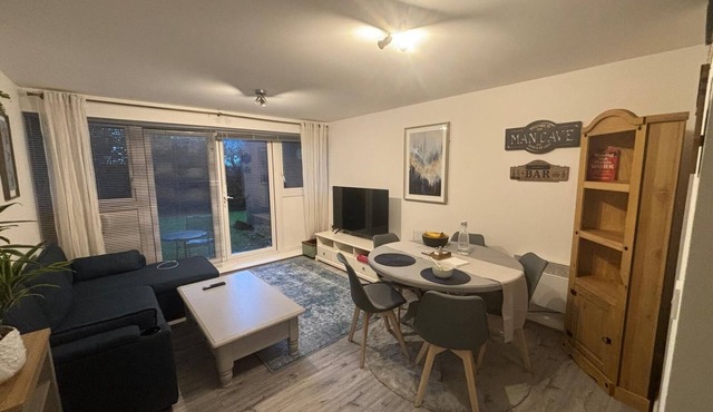 Quiet Ground-Floor Apartment | Heathrow, Windsor & London at Your Doorstep