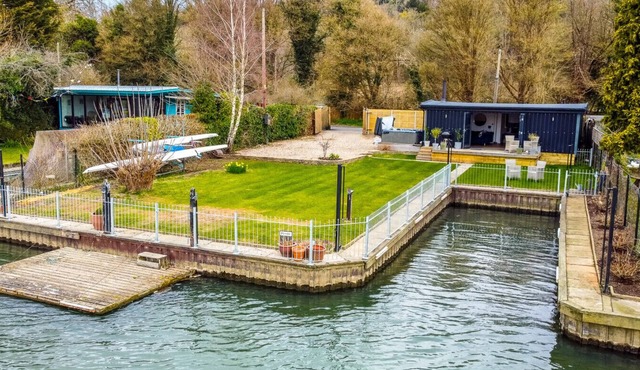 River cabin & Mills Cottage