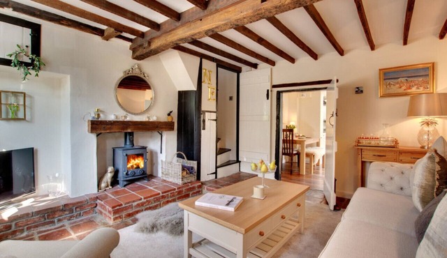 Robin Cottage - Two Bedroom House, Sleeps 4