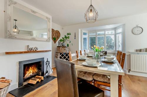Rockford Cottage 3 Bed Modern New Forest House with Garden