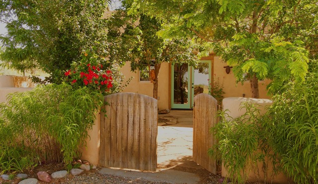 Romantic Adobe Cottage nestled in San Cristobal Valley License #9197 Taos in San Cristobal