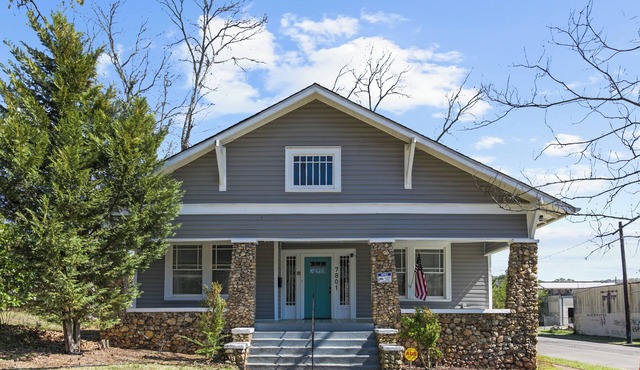 Ruffner Retreat House | Fenced Yard & Group Stay in Birmingham