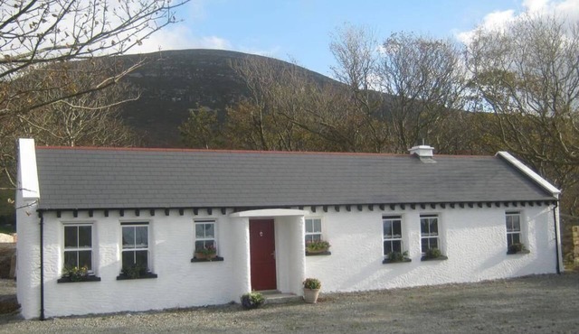 Rural Donegal cottage near sandy beaches