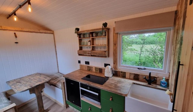 Rusty - Shepherds hut sleeps up to 4 in Sidlesham