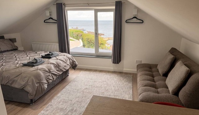 Sea-View 1-Bed Flat · Sleeps 2 · Walk to Cushendall Beach in Cushendall