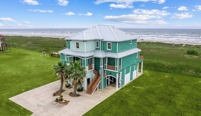 Seahorse Beachfront Model - Luxury 5 Bed/7 Bath with Elevator & Cabana Service in Freeport