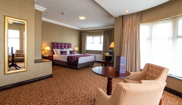 Seven Oaks Hotel
