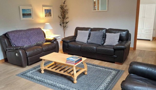 Sleeps6-FamilyFriendly-FreeParking-Garden