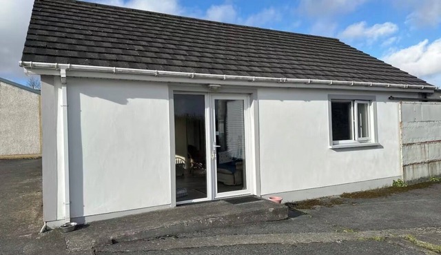 Small cosy cottage in a private rural setting close to the Donegal/Derry border