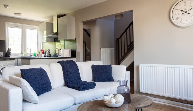 Snug Modern Home in Clydebank in Clydbank