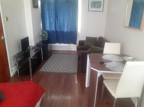 South London 1-Bed Apt Sleeps 3 8 mins to Tube