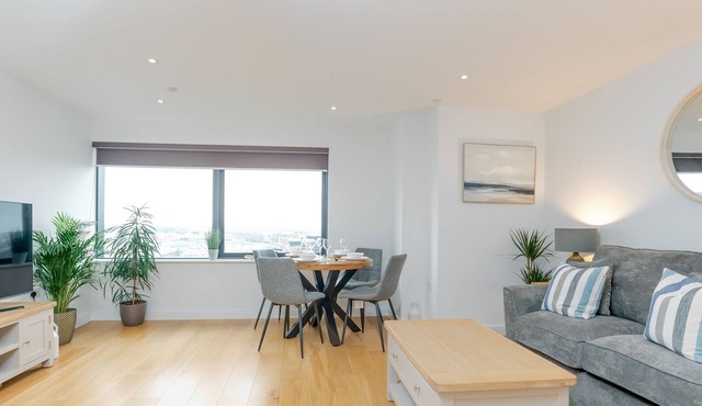 Spacious 1-bed in Ocean Village