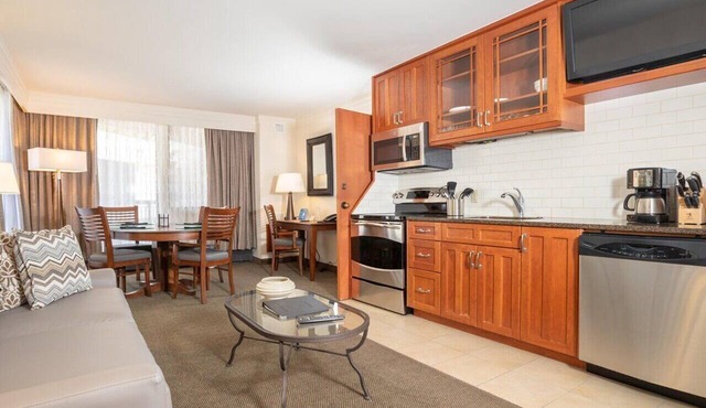Spacious 1 BR | Cliff Club At Snowbird in Sandy