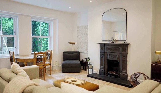 Spacious 1BDR Garden Flat in Charlton