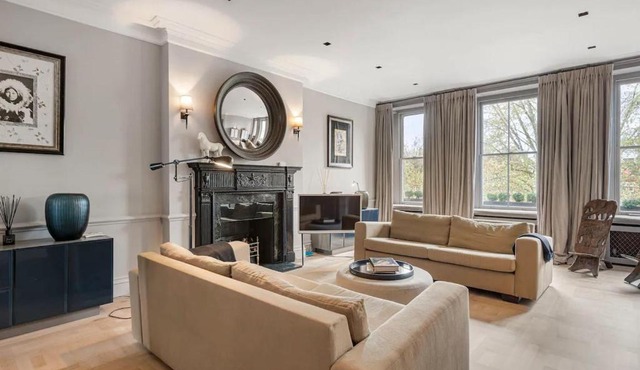 Spacious 2 bedroom apartment in Cadogan Square