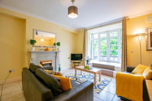 Spacious 4-Bed Central Limerick Group Retreat