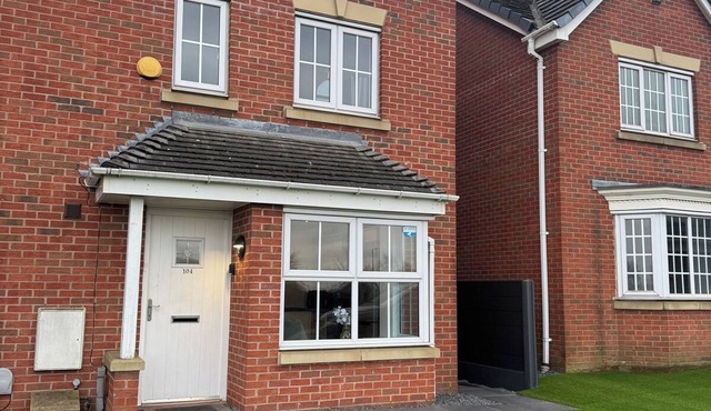 Spacious 4 bed home for Families & contractors.