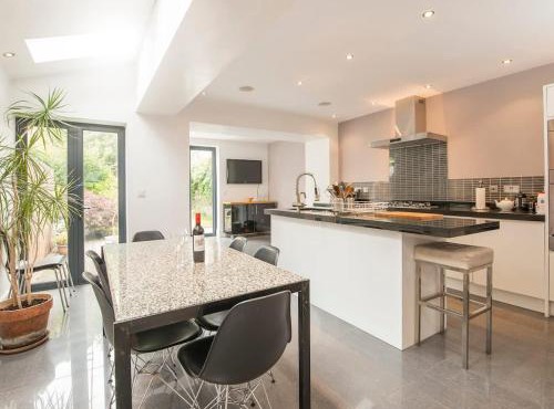 Spacious 4 Bedroom Character Home in Pontcanna