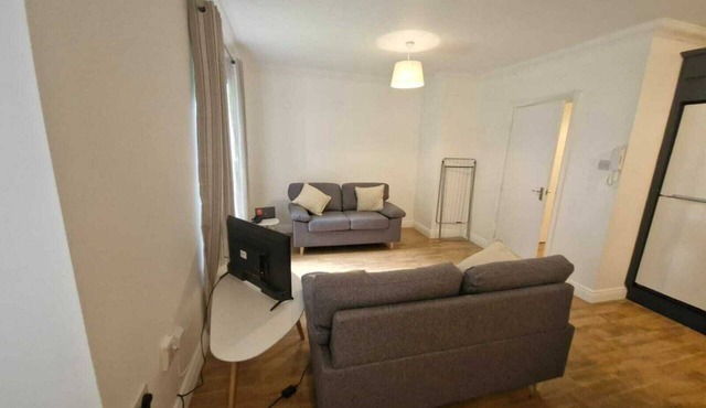 Spacious Bright Modern Apt With Garden