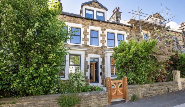 Spacious Central Harrogate Retreat