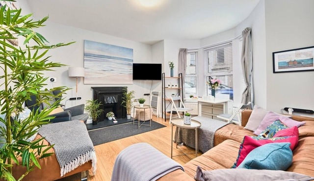 Spacious Harbour Family Apartment