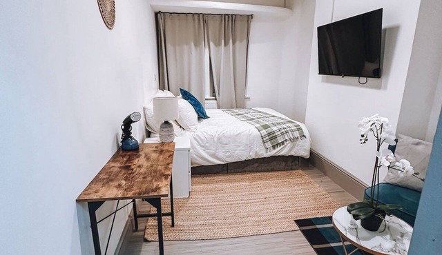 Spacious Studio In The Heart of Ealing Broadway in Greater London