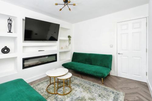 Spacious Stylish House Sleeps 12 in Central Tonbridge