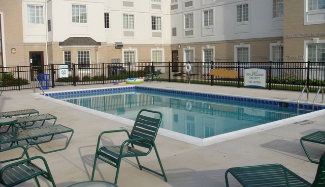 Spacious Suite | 24-Hour Business Center, Fitness Center + Free Daily Breakfast in Mayfield Heights