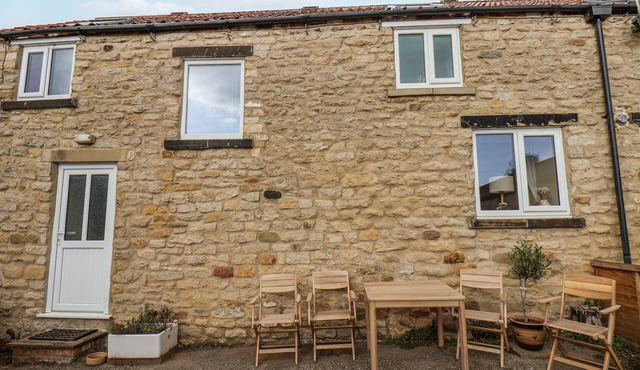 STARLIGHT COTTAGE, pet friendly in Seamer, North Yorkshire