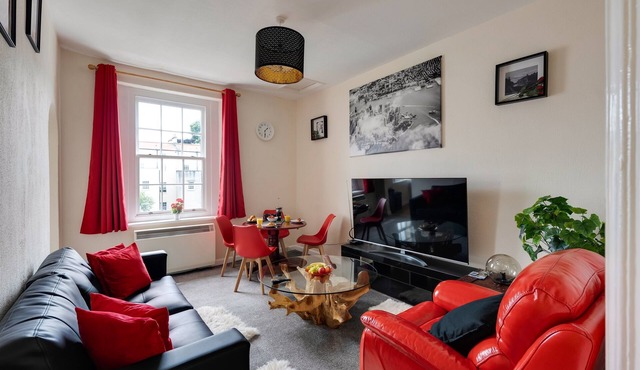 STR8BS8 2-Bedroom Penthouse, Clifton, Parking, Garden & City Views